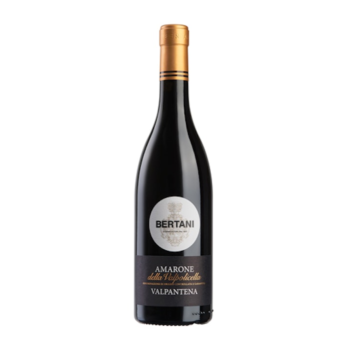 https://www.datocms-assets.com/58622/1669894608-amarone-della-valpolicella-valpantena2019.jpg?auto=format&h=700