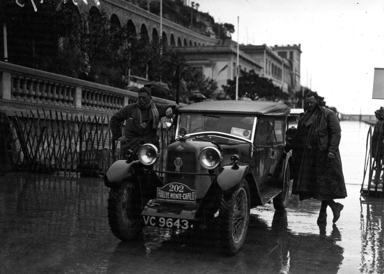 Départ du premier Rallye de Monte-Carlo remporté par Henri Rougier, le 21 janvier 1911