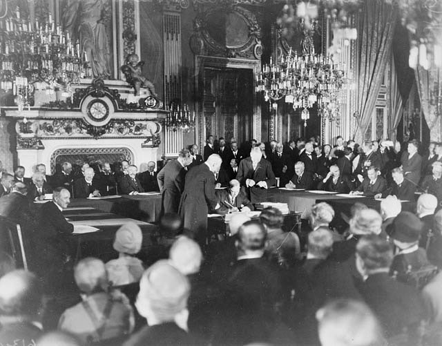 Signature du pacte Briand-Kellogg le 27 aout 1928 