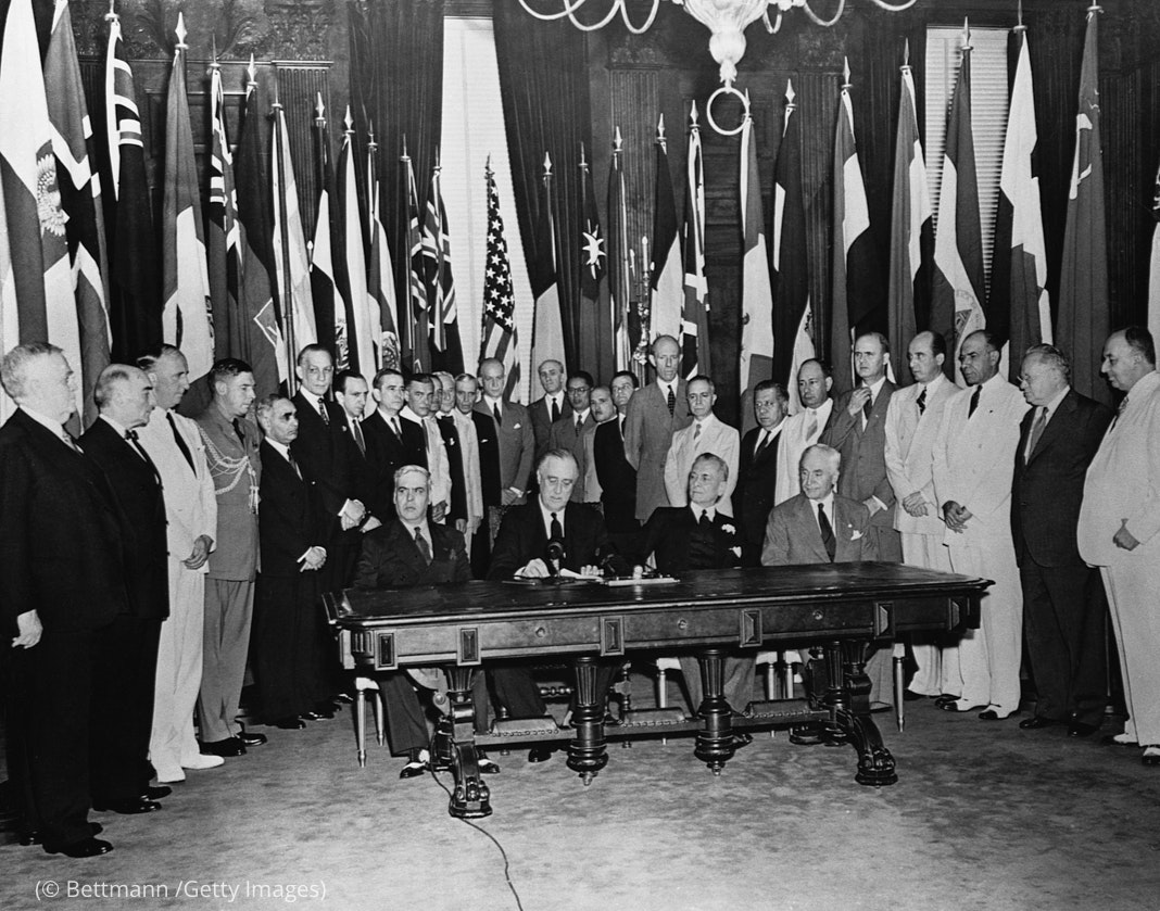 les représentants des quatre grands pays alliés se réunissent à Washington pour signer la Déclaration des Nations Unies.