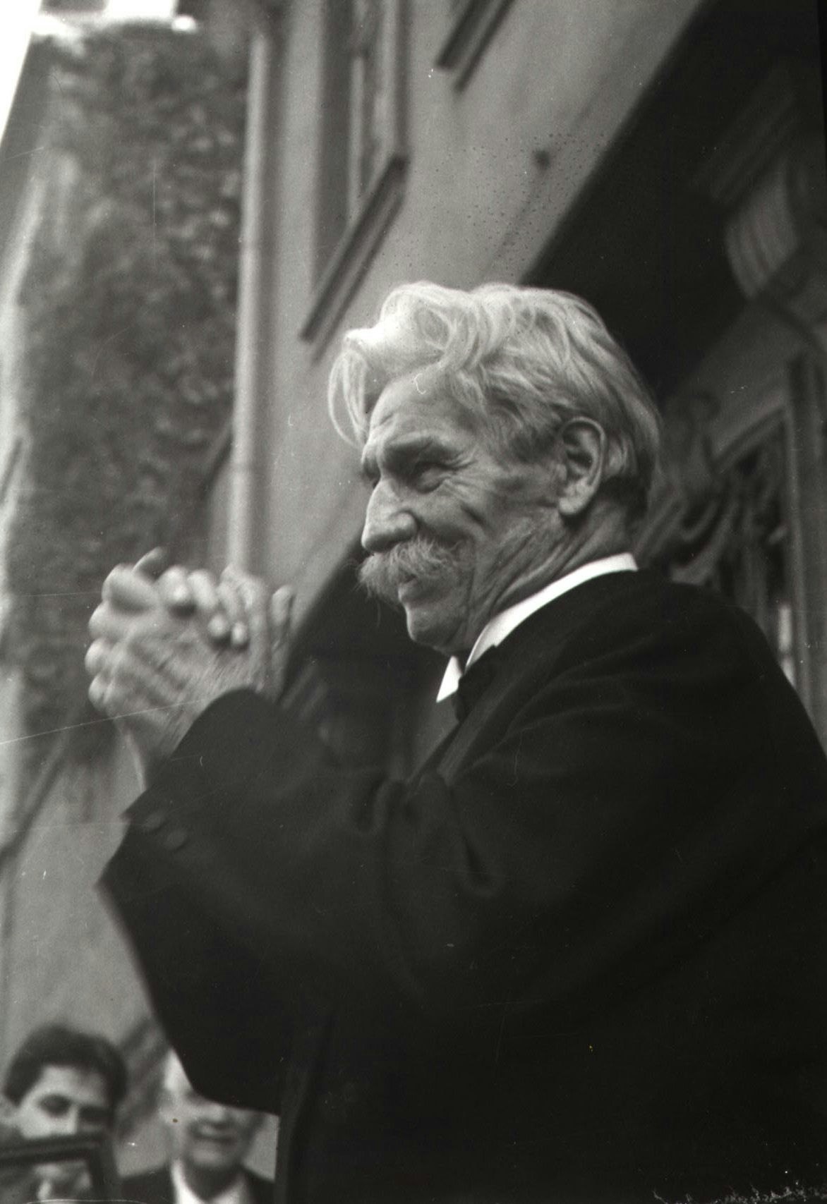 Doctor Albert Schweitzer receives the Nobel Peace Prize on December 10, 1952.