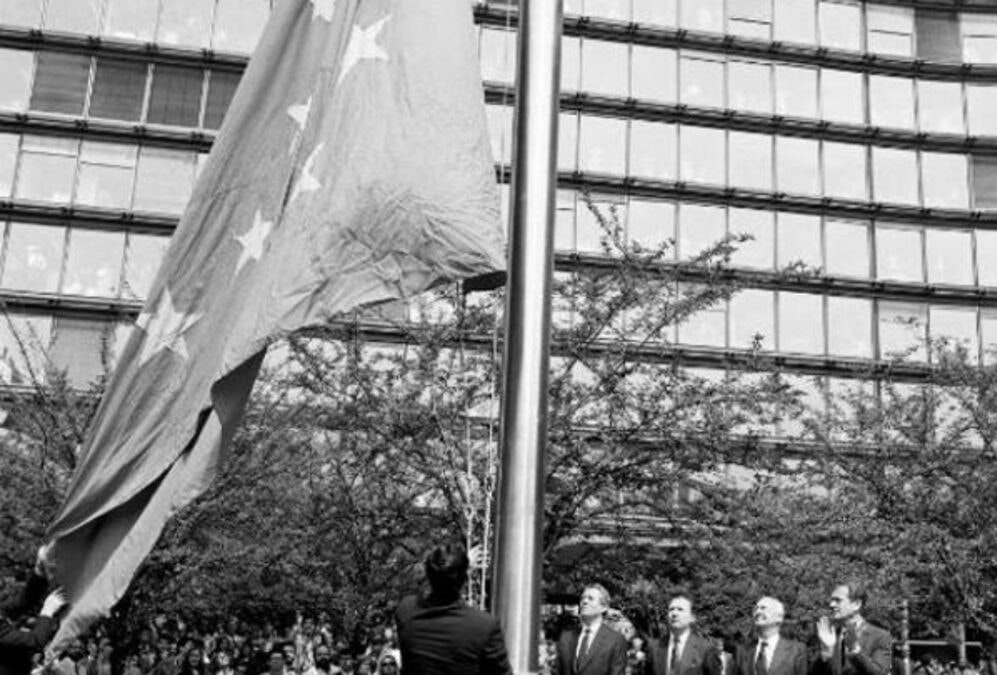 On 25 October 1955, the Parliamentary Assembly unanimously chose an azure emblem bearing a crown of twelve gold stars to represent the European flag.