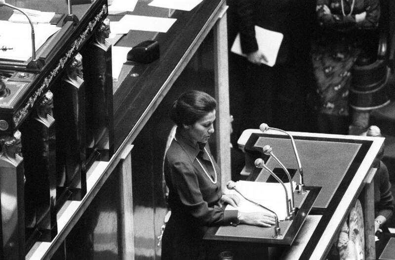 Promulgation de la Loi Veil le 17 janvier 1975