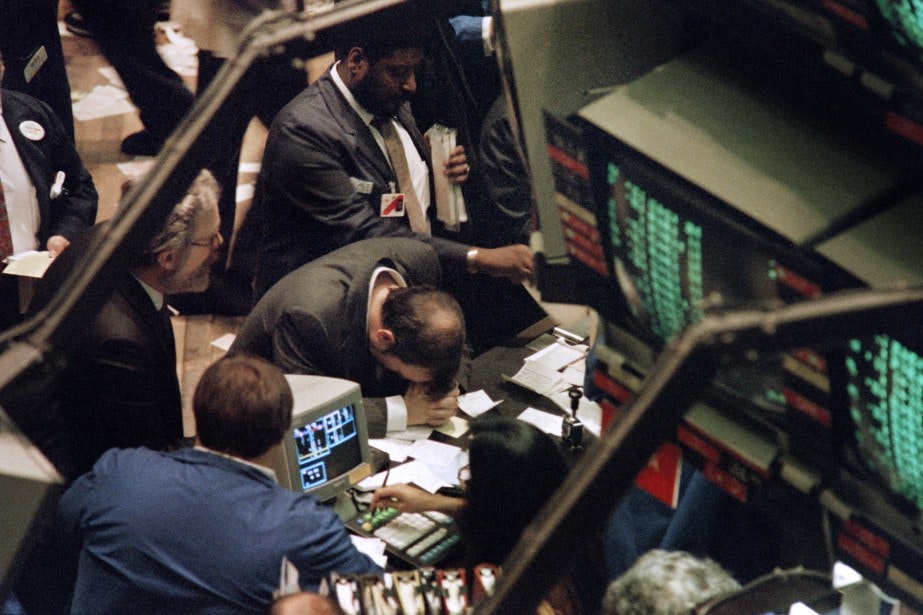 Krach de Wall Street le 19 octobre 1987.  La bourse de New York perd 22,6%.