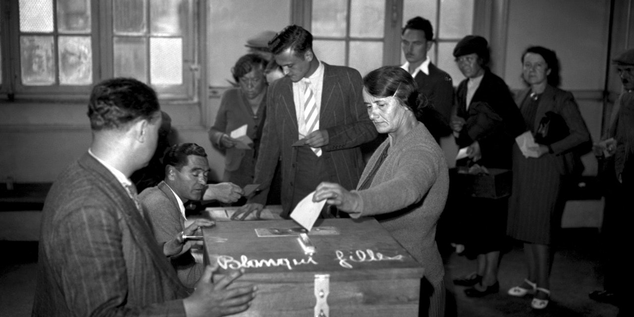 French women vote for the first time on April 1945