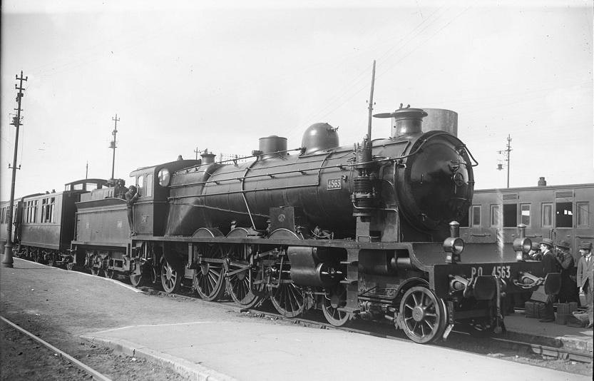 Le 31 août 1937, un décret-loi donne naissance à la Société nationale des chemins de fer.