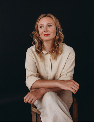 Anna-Marie Weber Anna-Marie Weber führt ein Webinar mit Factorial durch.