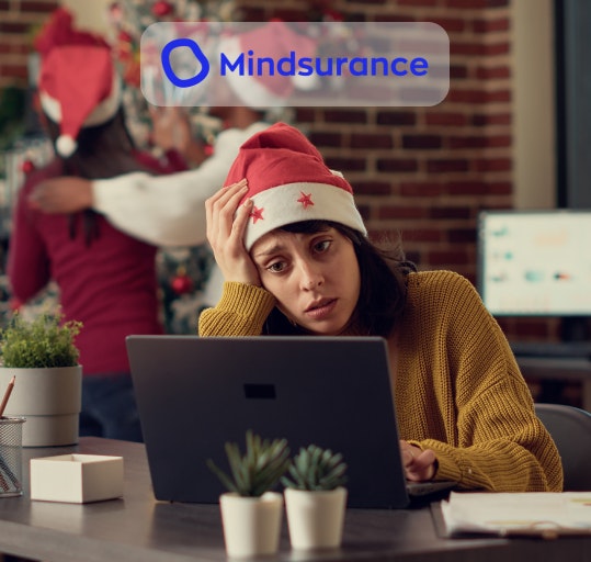 Stress Weihnachten Eine Mitarbeiterin ist gestresst in der Weihnachtszeit.