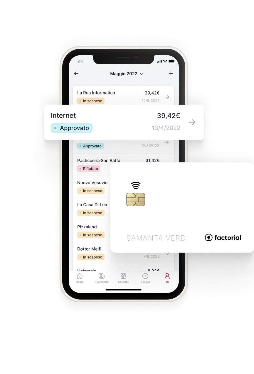 Uno smartphone con dentro la carta di credito aziendale di Factorial