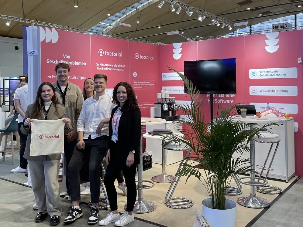 Factorial-Team auf der Messe Factorial-Team auf der Messe