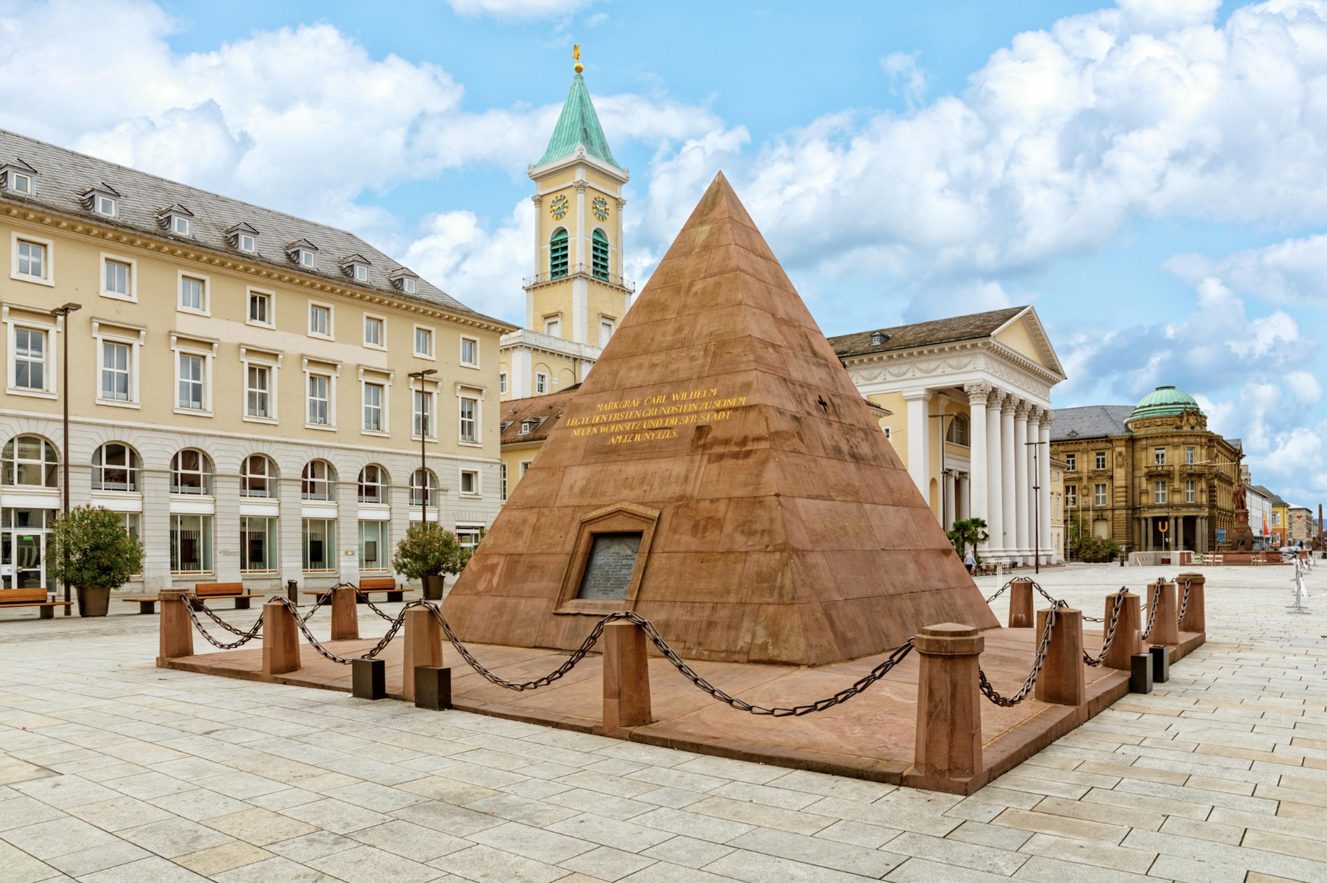 Karlsruhe - aus Träumen gebaut. Ein Spaziergang durch die Fächerstadt.