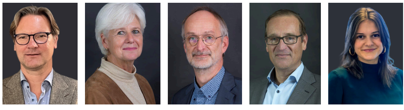 Van links naar rechts ziet u Maarten Engelsman (directeur), Jeannet van Gemert (teamassistent), Paul Gillijns (Projectleider Economische en Juridische Zaken), Pieter Ruempol (Projectleider Digitalisering) en Sophia van den Hoek (Projectleider Public Affairs)