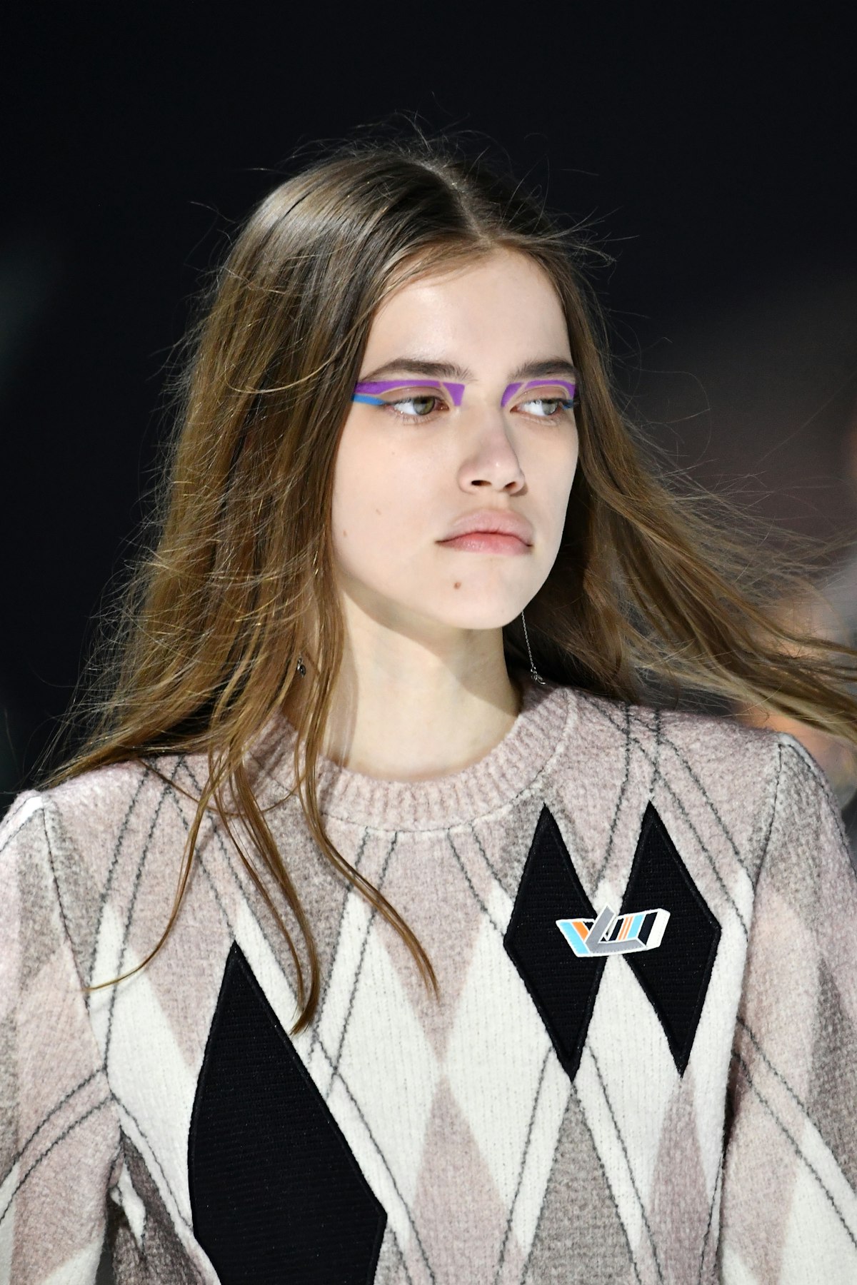 Графичные разноцветные стрелки на показе Louis Vuitton