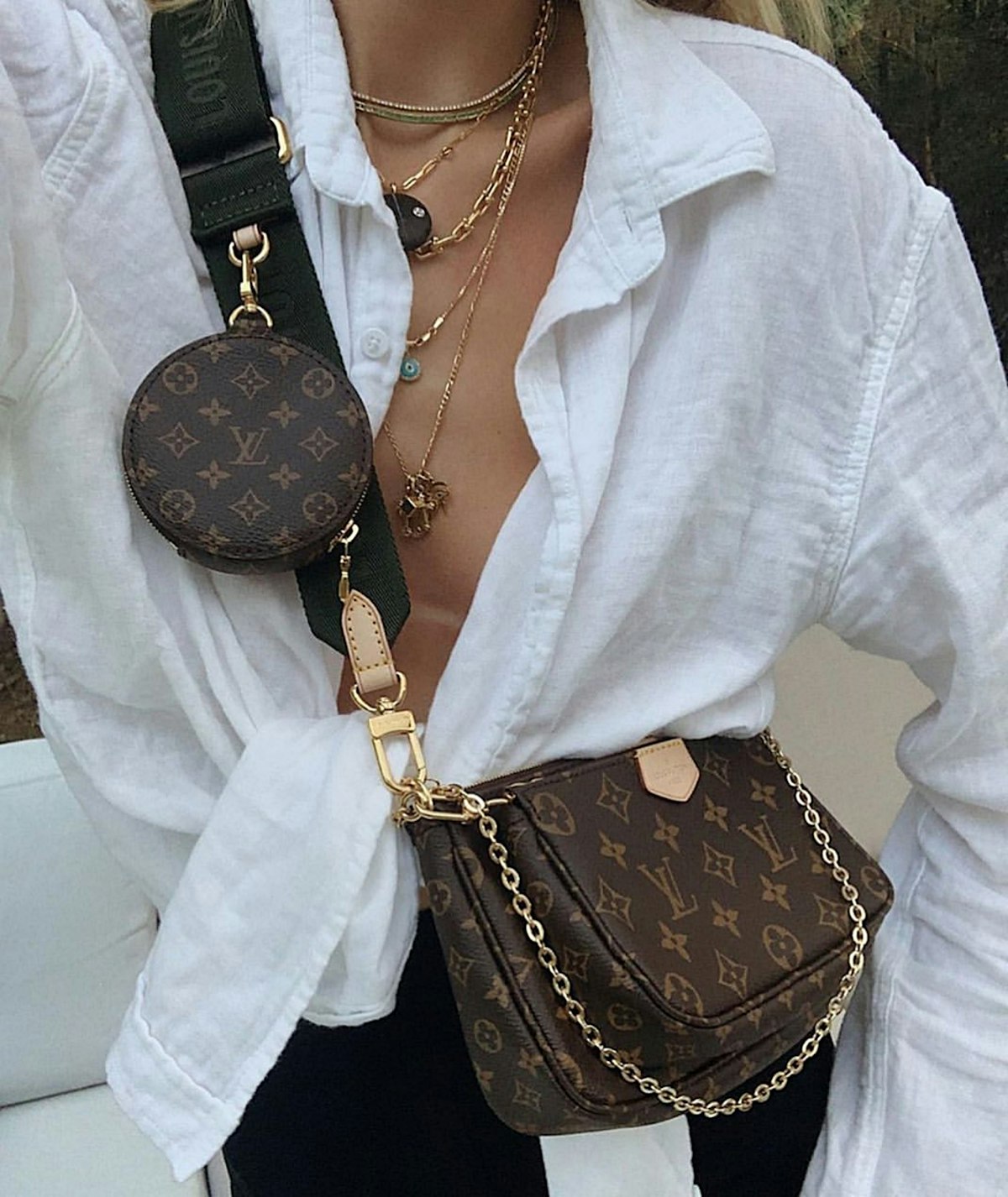 Multi-bag Louis Vuitton worn by Paola Alberdi on the account