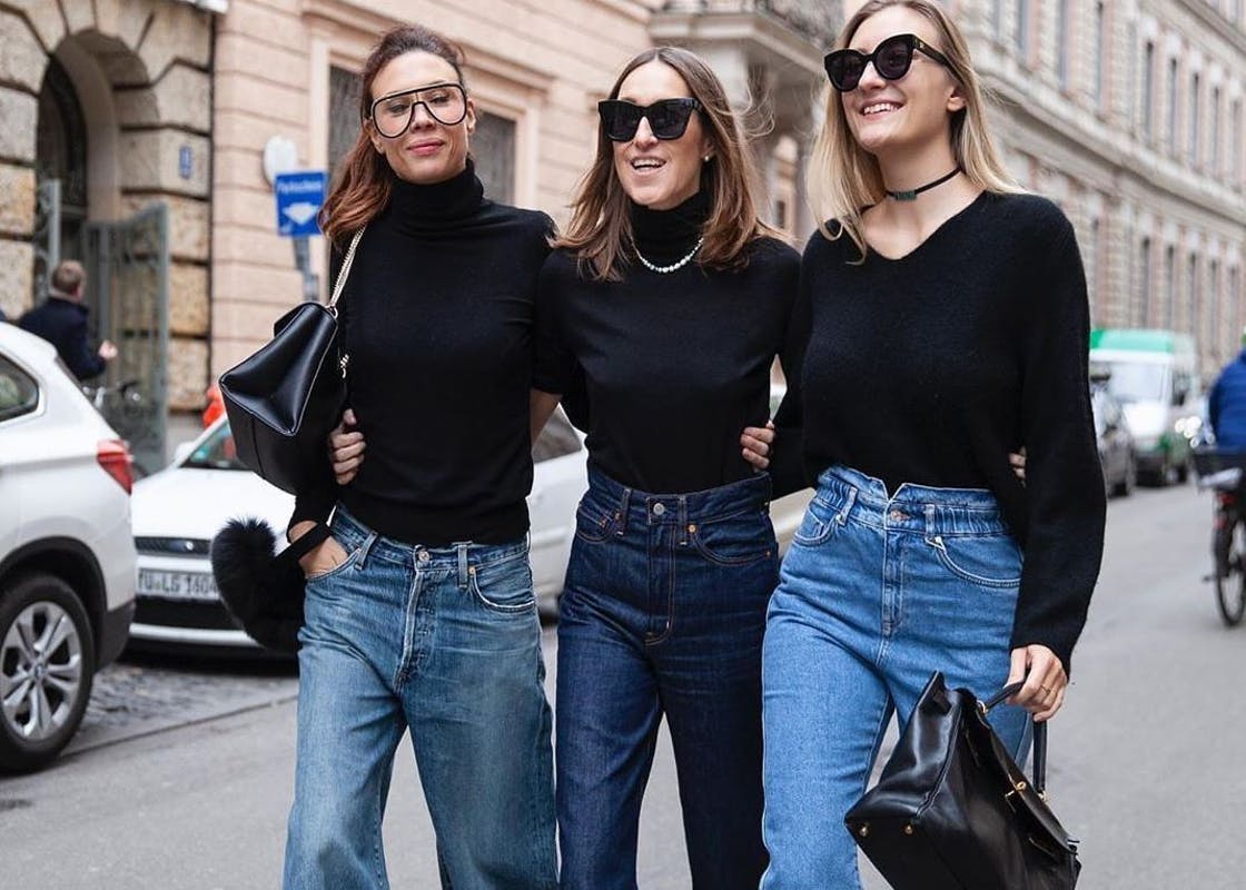 Perfect & Elegant Combinations of Blue Jeans and Black Tops