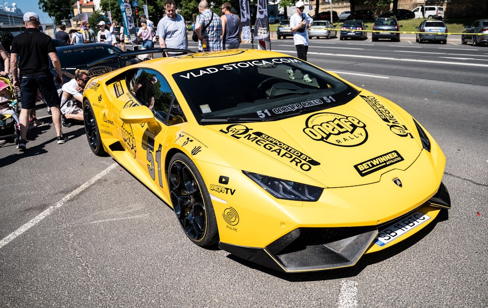 100 суперкаров показали в рамках авторалли OneLife Rally