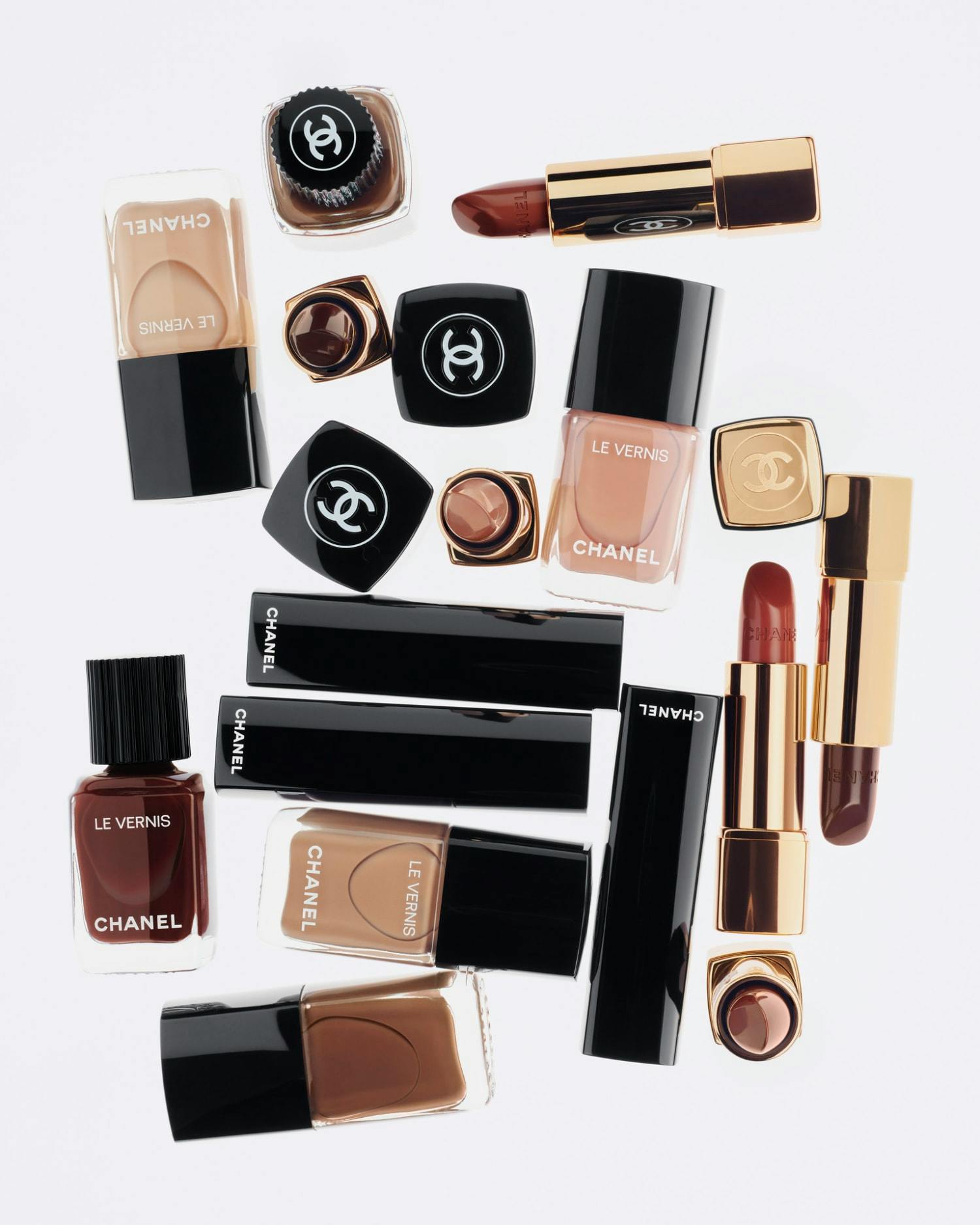 CHANEL Fall Winter 2022 Makeup Collection