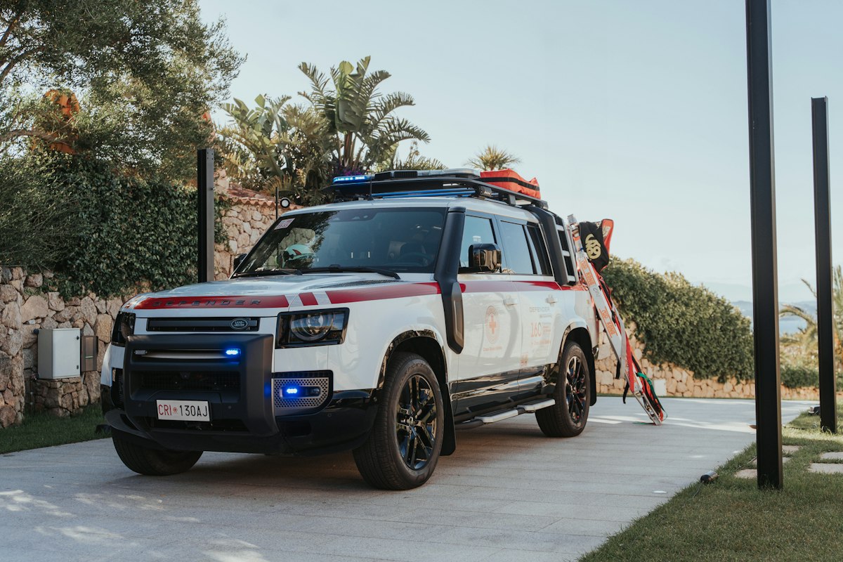 Defender celebrates Land Rover’s 70‑year association with the British ...