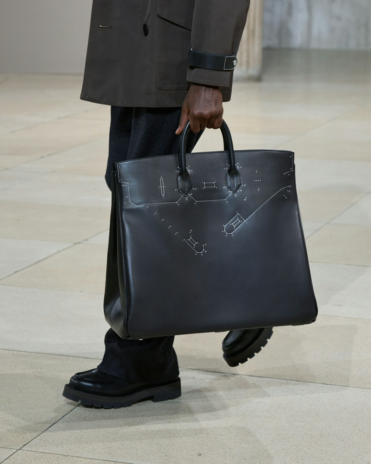 Hermès reveals new facets of masculine elegance in the Hermès Fall ...