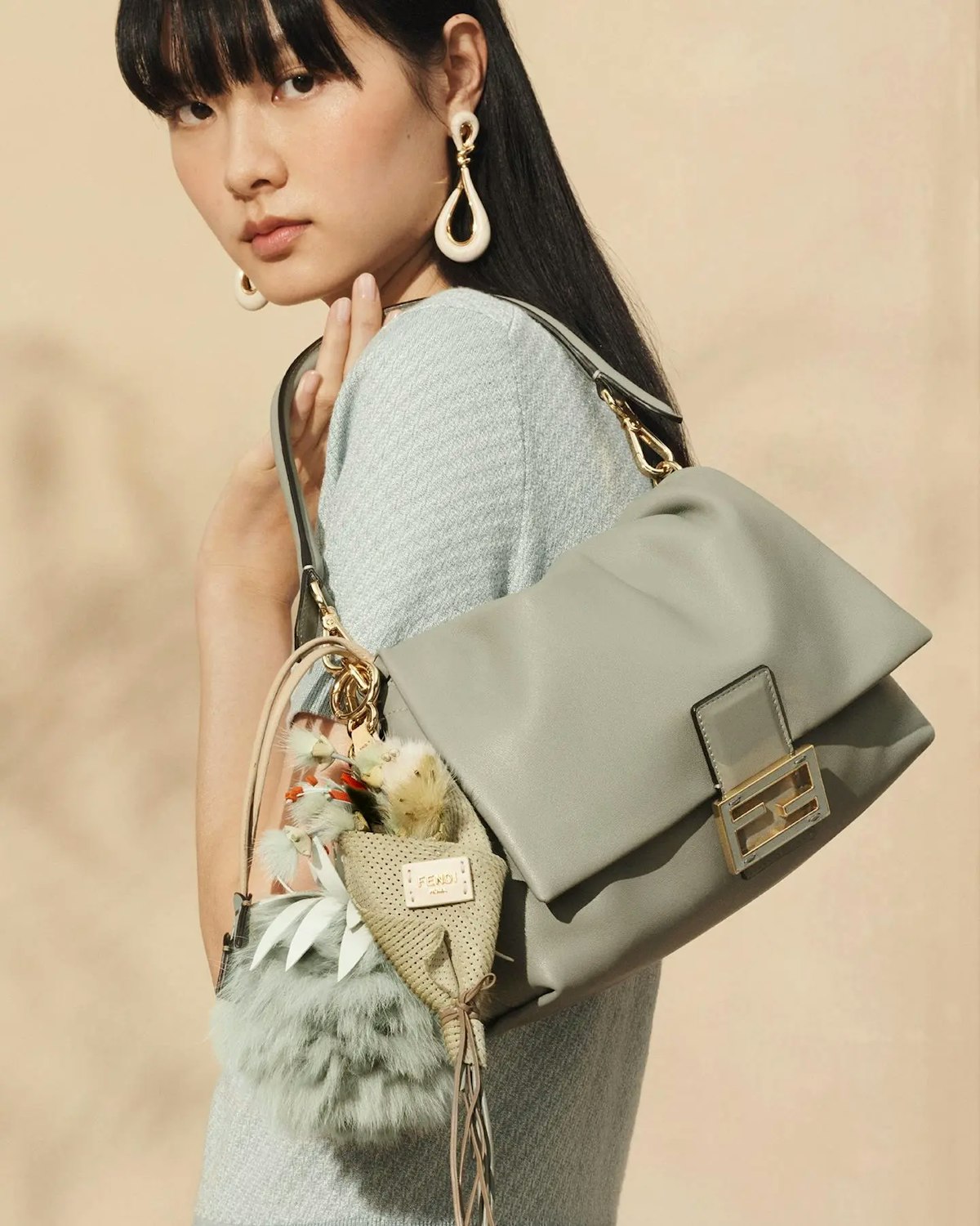 【自分に合うスタイルへ♪】FENDI Mamma Baguette ラージ Mamma Baguette Large Leather Black | Fendi