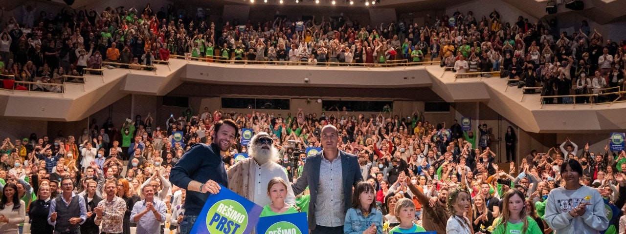 A full house standing up for Soil!