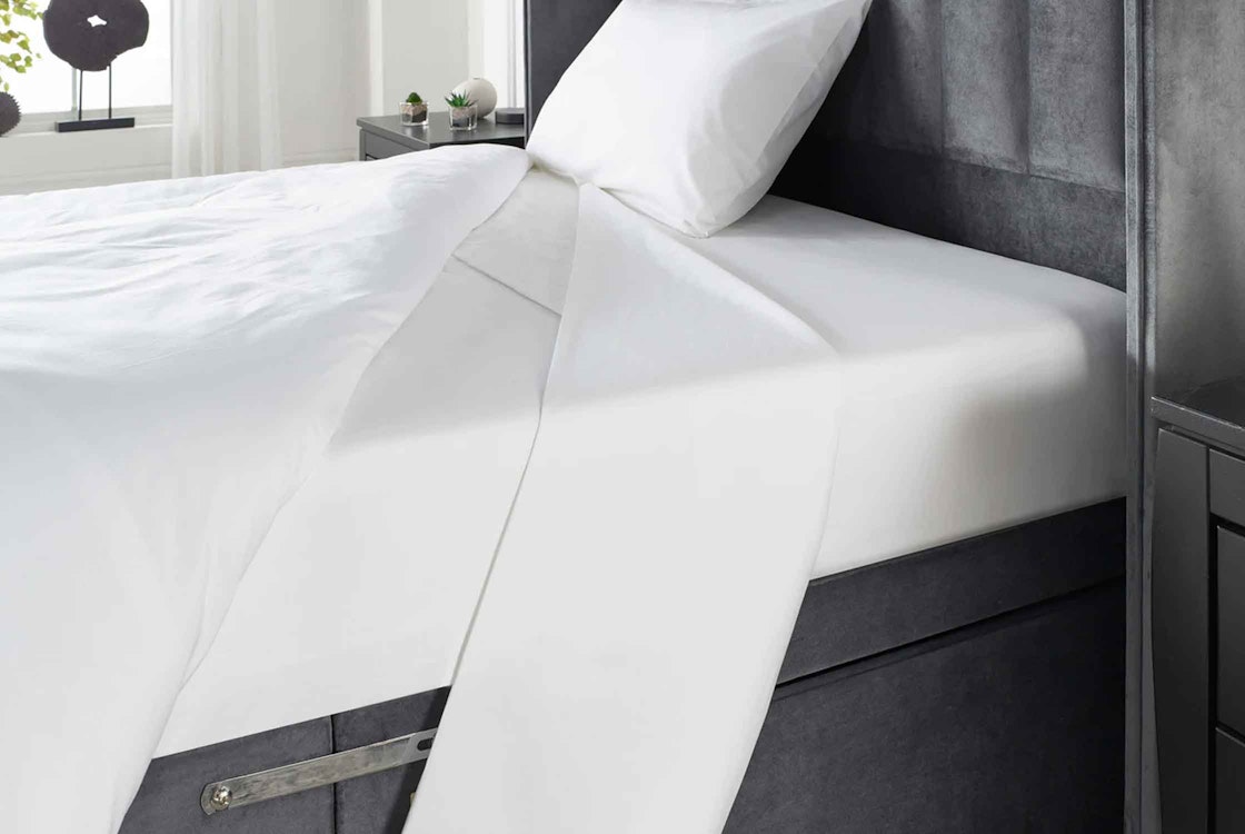 make your bed like a hotel bed