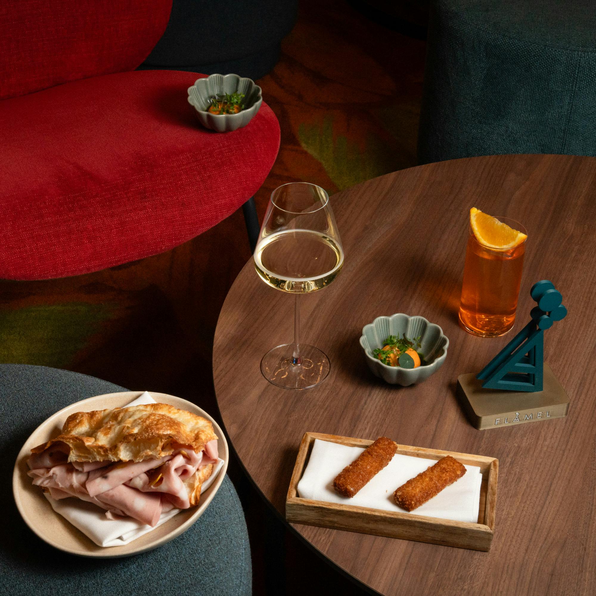 Aperitivo in centro a Lugano al FLAMEL con REWIND Cover Image for Aperitivo in centro a Lugano al FLAMEL con REWIND