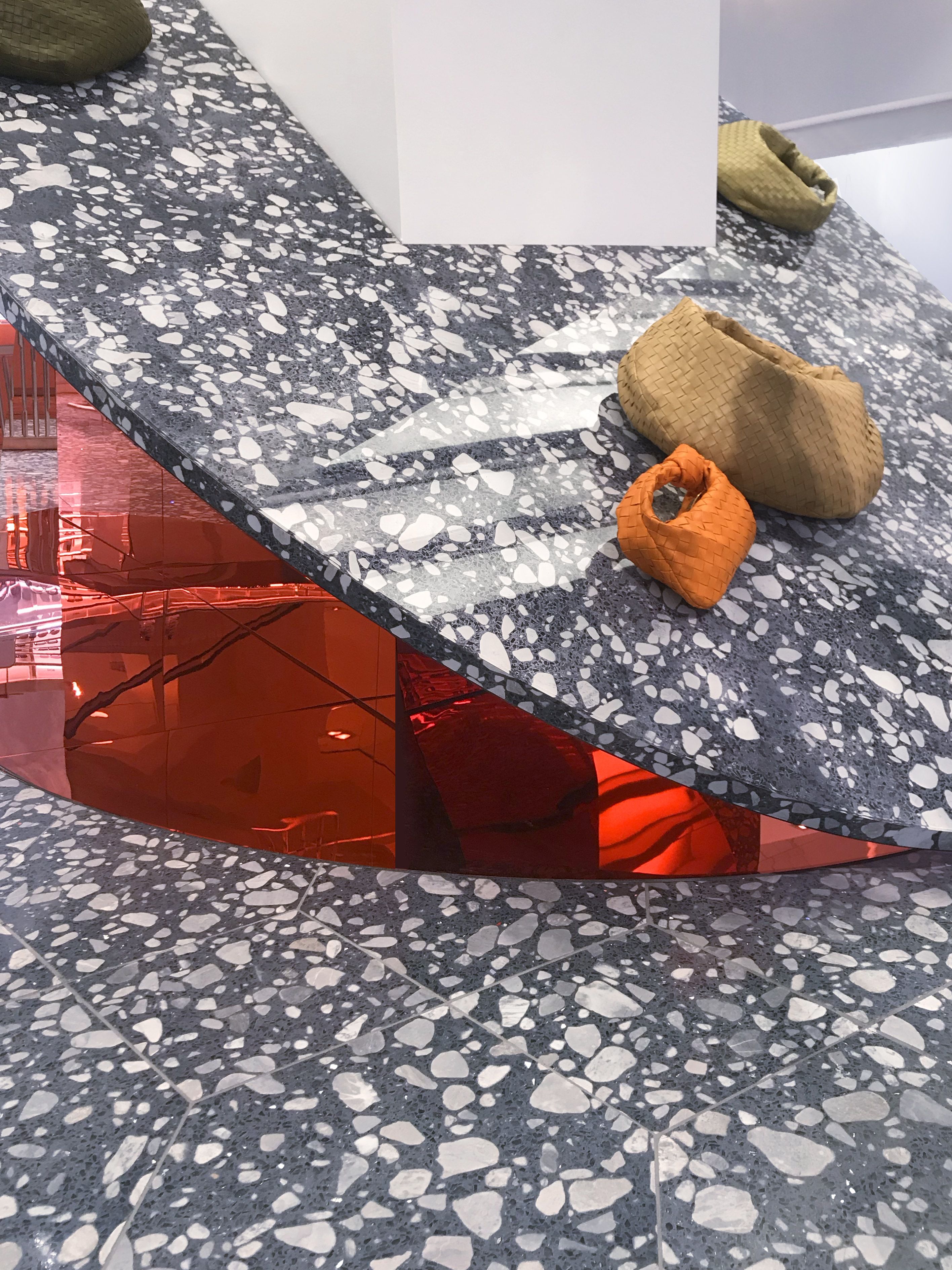 セール実施中‼️@即購入OKプロフ確認 です。　BOTTEGA VENETA Bottega Veneta takeover at Saks Fifth Avenue - Random Studio