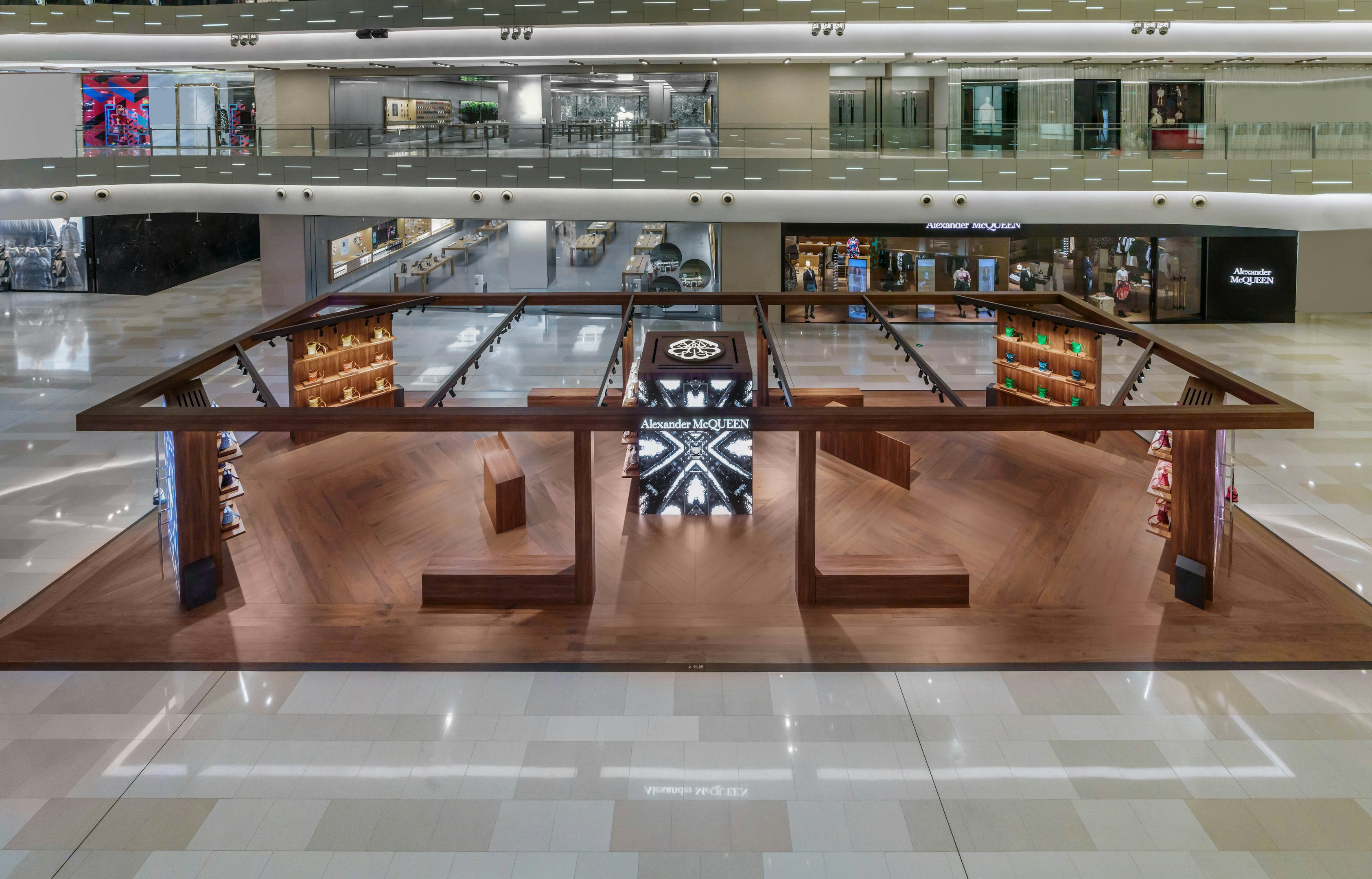 Tide, a kinetic window display for Alexander McQueen - Random Studio