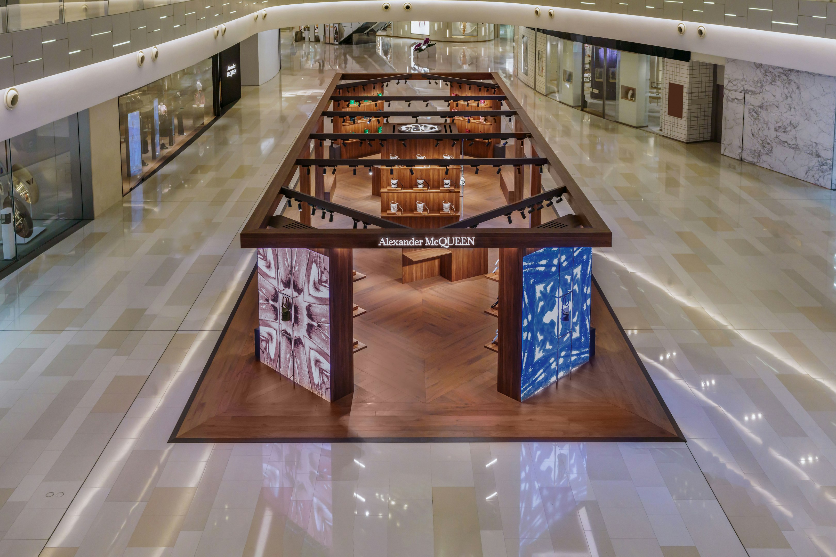 Tide, a kinetic window display for Alexander McQueen - Random Studio