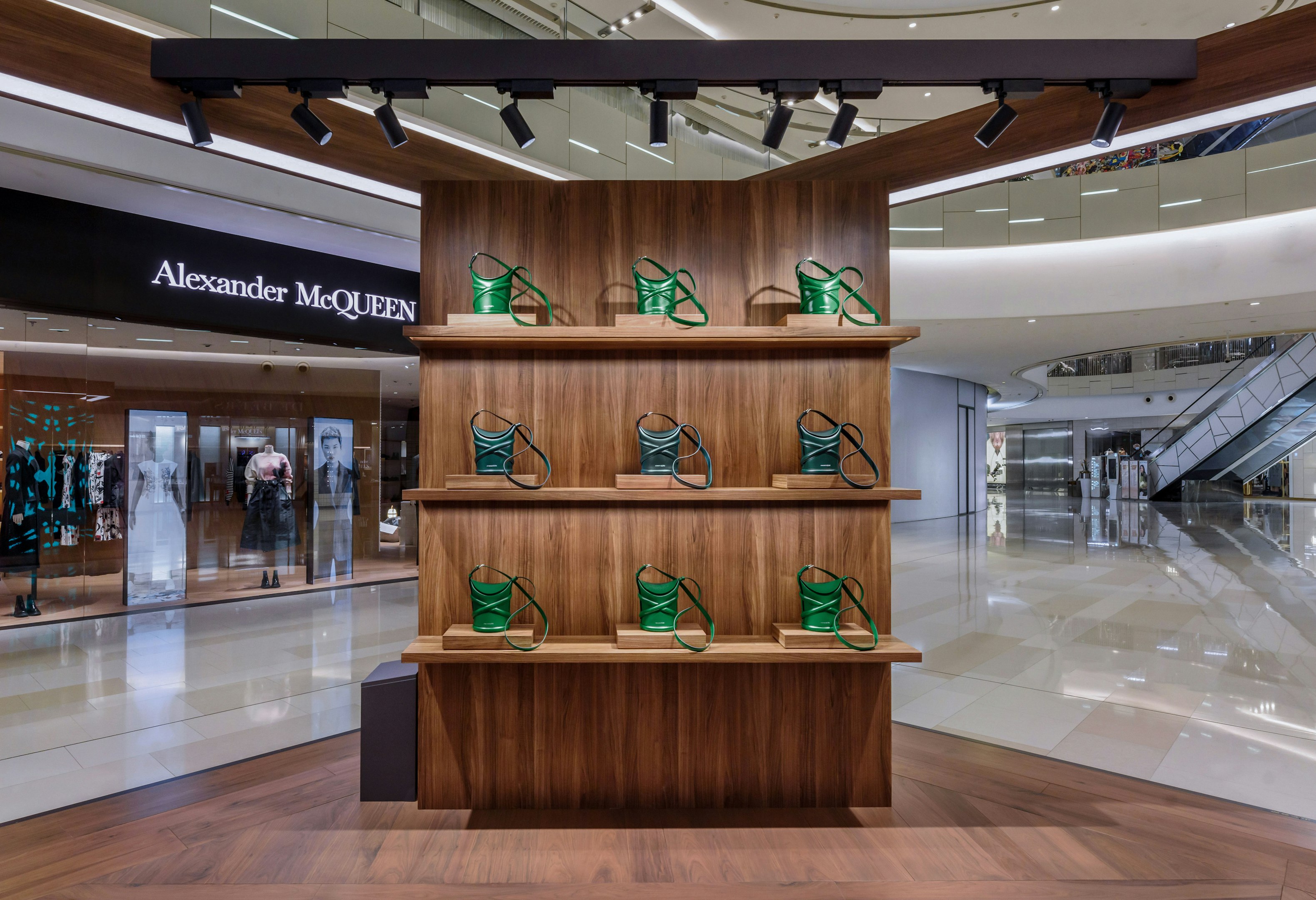 Tide, a kinetic window display for Alexander McQueen - Random Studio