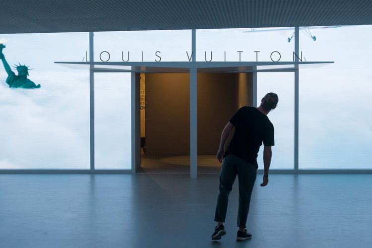 輸入雑貨　ミラーアートパネル『Louis Vuitton』　強化ガラス Travel exhibition 'Volez, Voguez, Voyagez' for Louis Vuitton