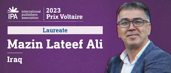 Man met bril en blauw pak. Tekst: 2023 Prix Voltaire Mazin Lateef Ali, Iraq