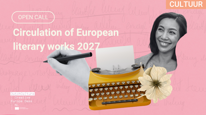 Open call Circulaition of European literary works 2027; roze achtergrond met een hand die een pen vasthoudt, een typemachine met een papieren bloem en een vrouw vanaf haar schouders