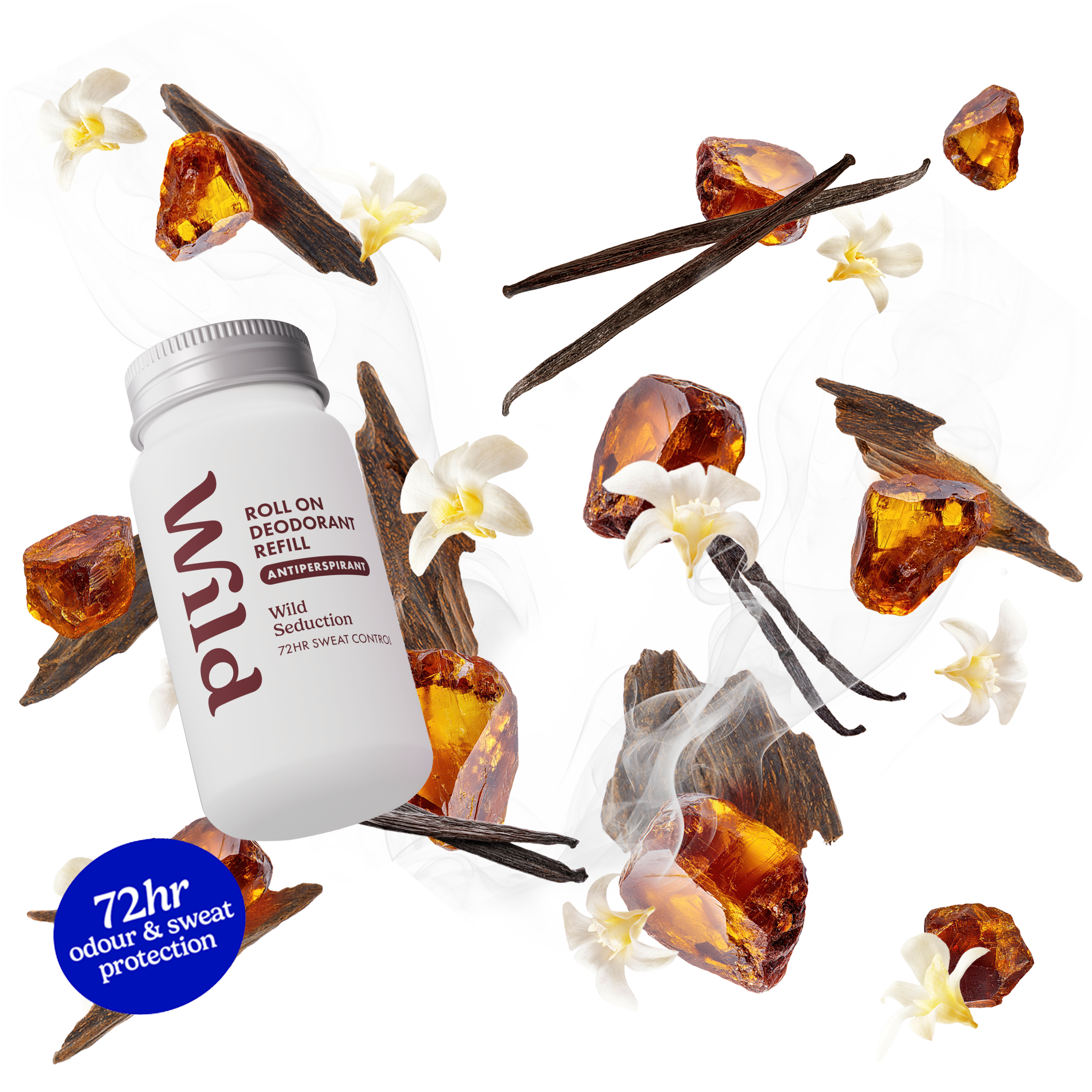 Bildunterschrift: Ein Glas Proteingetränk, umgeben von Blumen