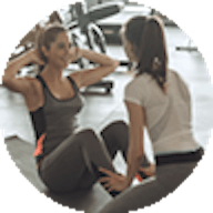 Personal Trainer training a client