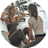 Personal Trainer training a client