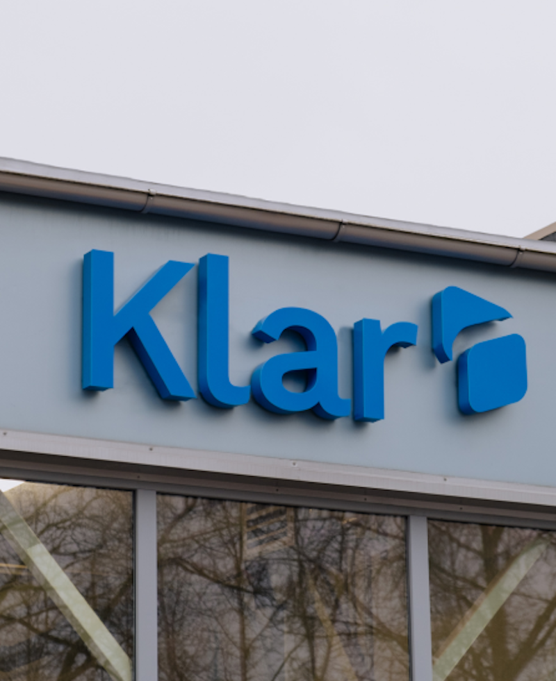 Klars egen fabrik i Estland producerer vinduer og døre efter egne specifikationer.