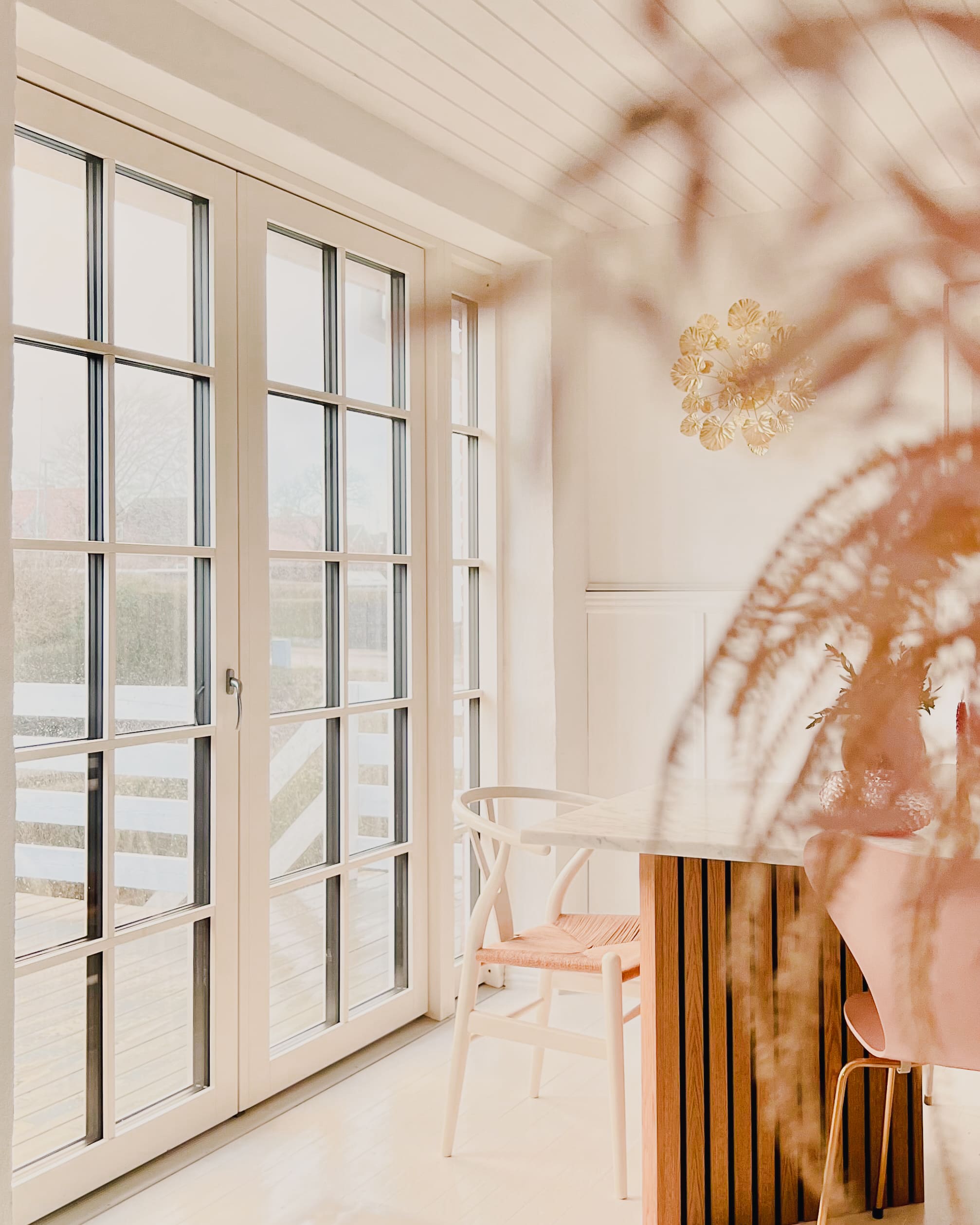 Dobbel verandadør sett fra stuen