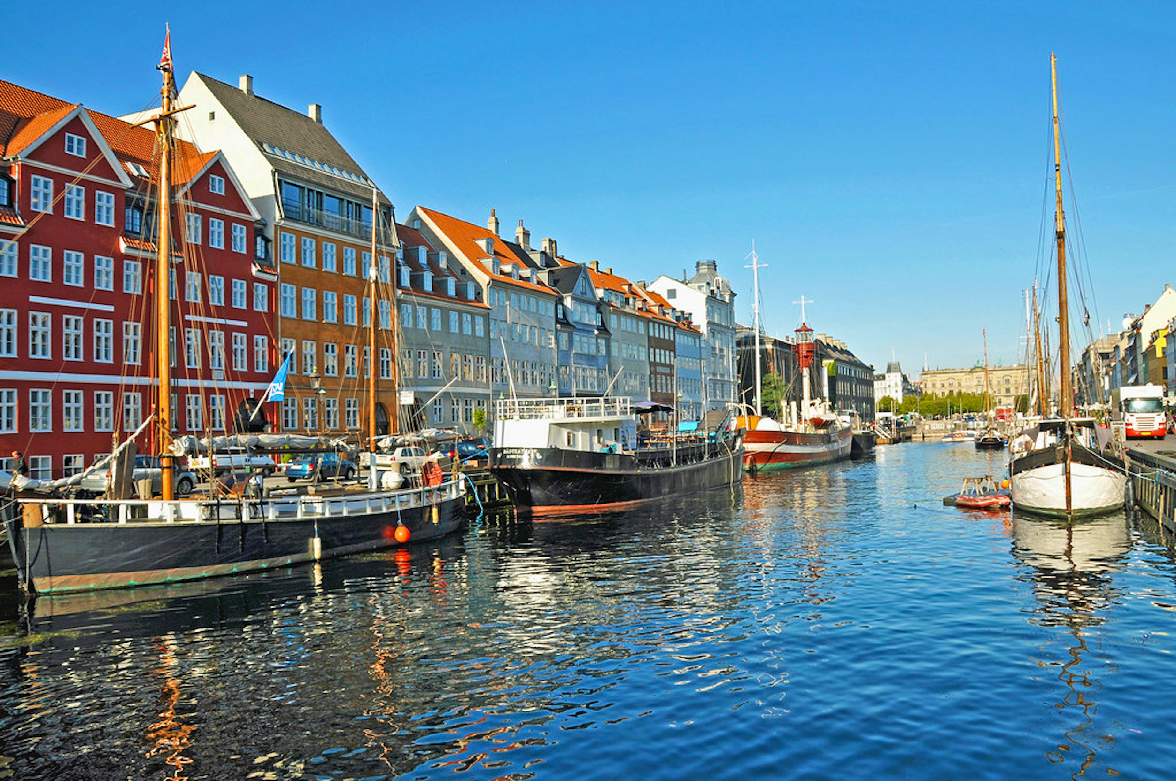 Aalborg denmark. Копенгаген столица дании. Копенгаген видео. Каналы копенгагена. Каналы копенгагена.