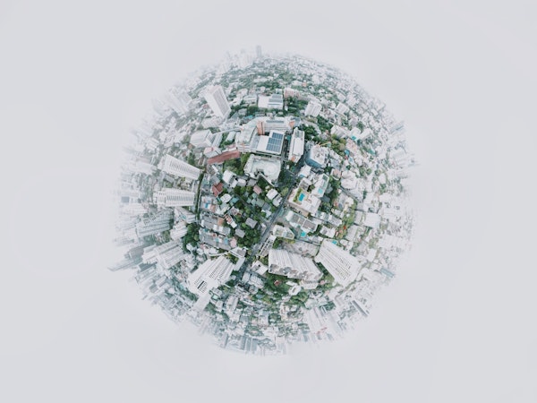 foto van aarde met huizen erop