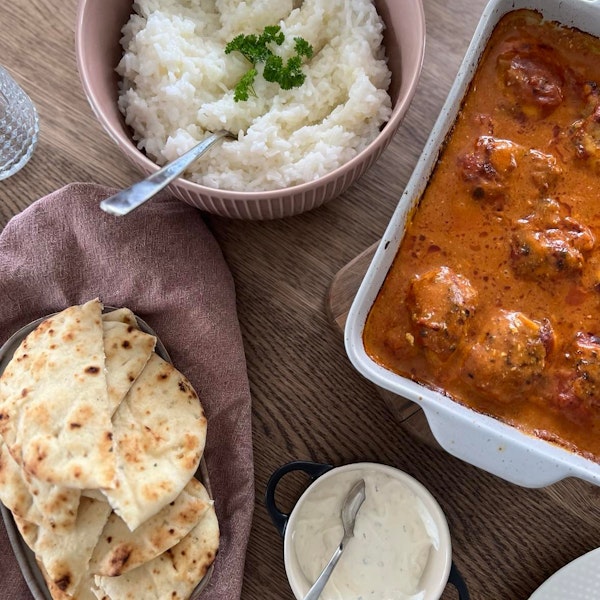 Kjúklingur í Butterchicken sósu & heimagert Naan brauð!