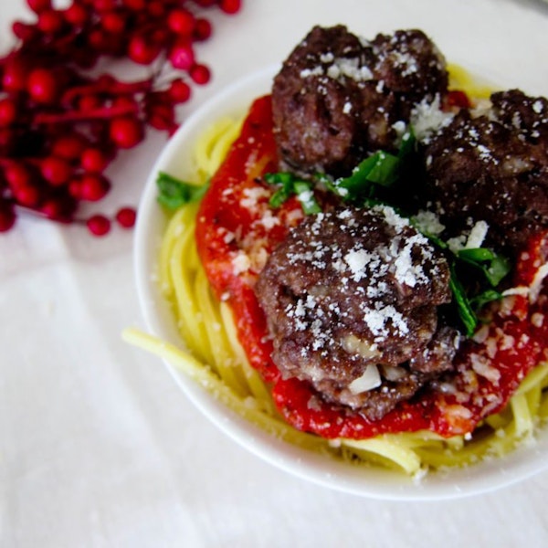 Heimagerðar kjötbollur og spaghetti með ítalskri pastasósu