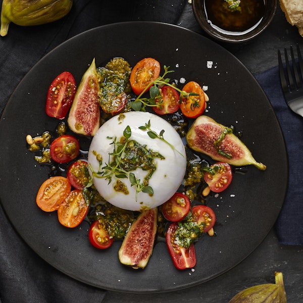 Burrata með pestó og fíkjum