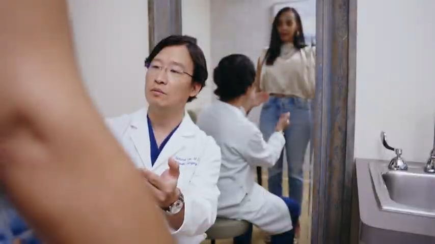 Dr. Lee doing a consultation with a patient