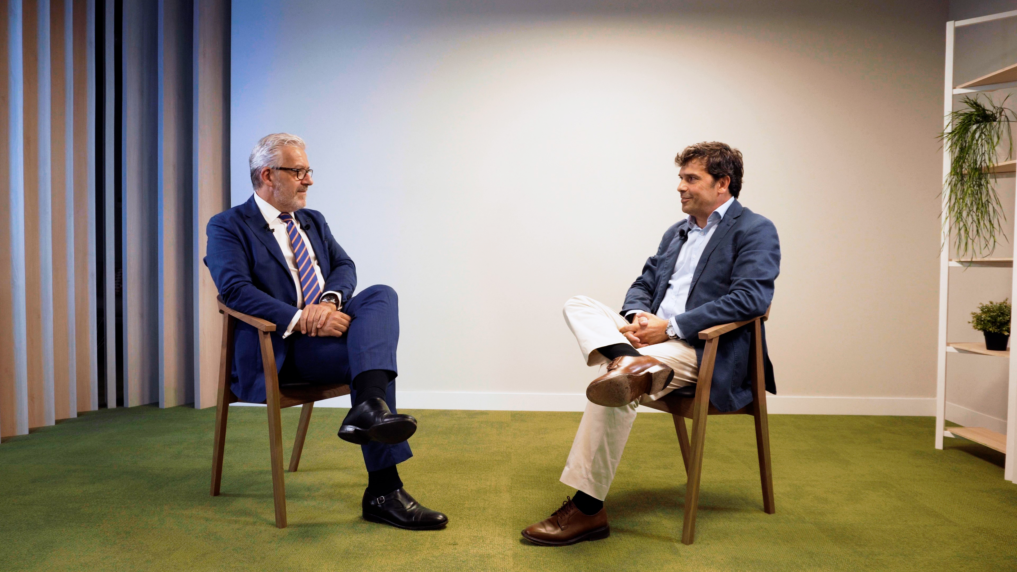 Juan Manuel Rueda, CHRO at Santalucía, and Juan Antonio Rossell, Talent & Transformation Partner at NTT DATA EMEAL, talking