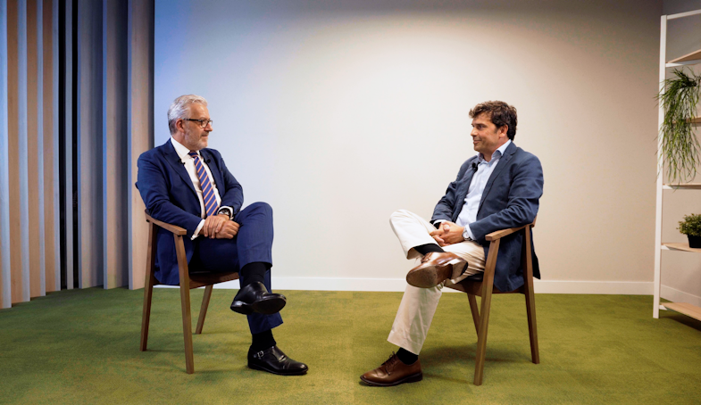 Juan Manuel Rueda, CHRO at Santalucía, and Juan Antonio Rossell, Talent & Transformation Partner at NTT DATA EMEAL, talking