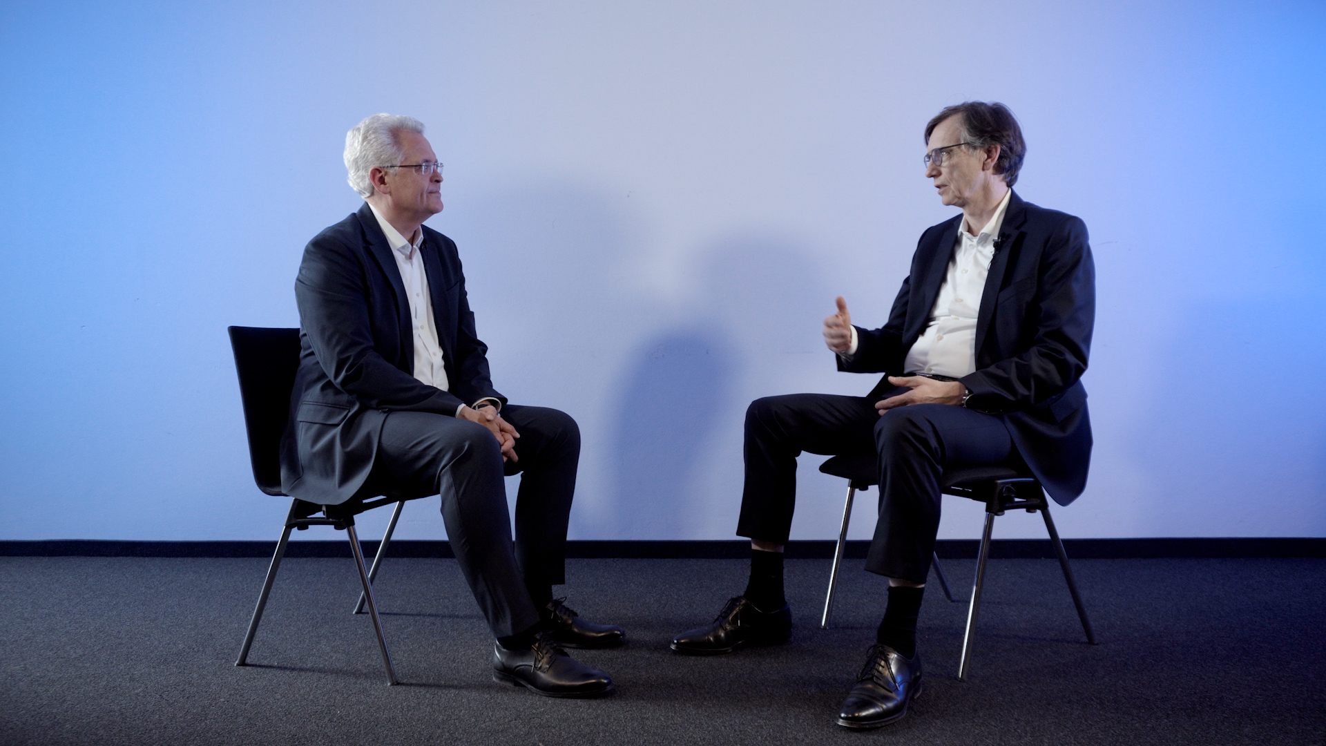 Dr. Matthias Maneth-Desrochers (R+V Re) and Christian Heymann (NTT DATA EMEAL) discussing