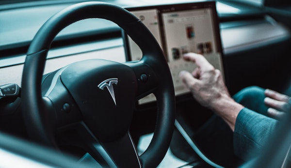 black Tesla steering wheel
