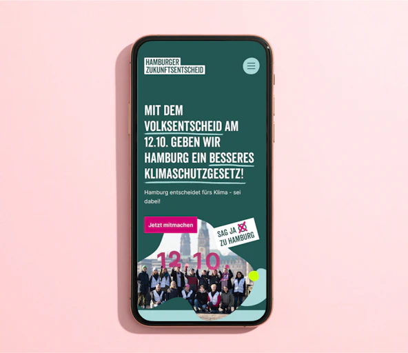 Mockup einer Smartphones mit Startseite des Hamburger Zukunftsentscheids